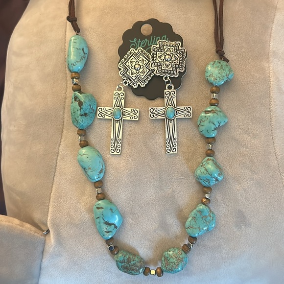 Jewelry - Western 🎉🎉HP🎉🎉Turquoise necklace and earrings set